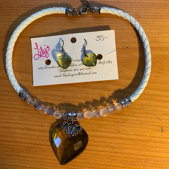 Boutique: "Lily's Lingerie"Lime-Green faceted Necklace & Matching Earrin… - Picture 8 of 8